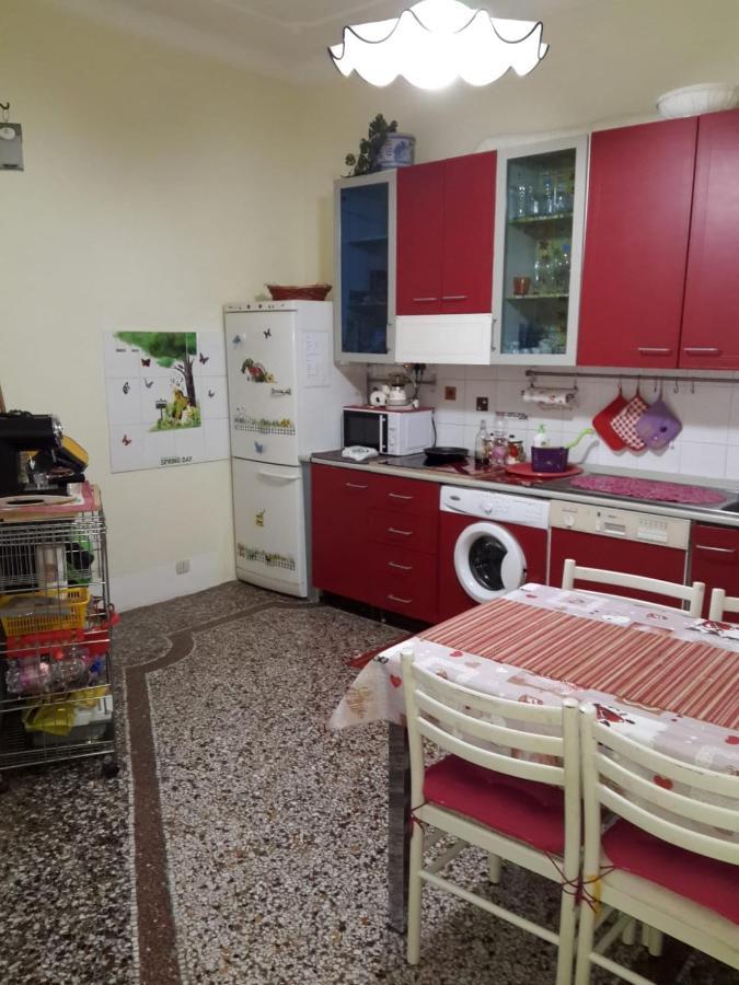 Appartamento In Centro Zona Fiera,Davanti Al Galliera Genua Exterior foto