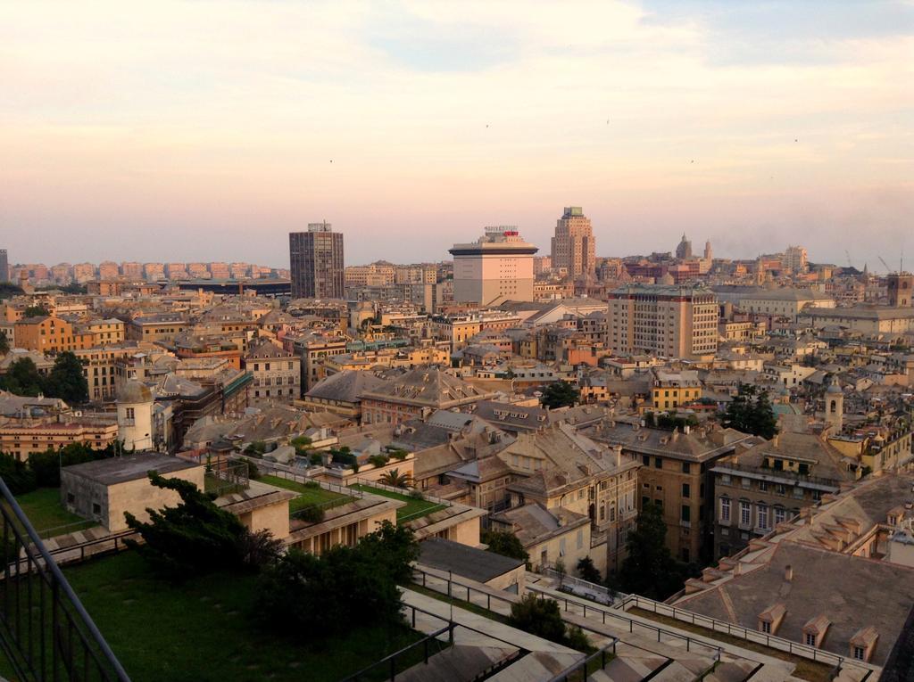 Appartamento In Centro Zona Fiera,Davanti Al Galliera Genua Exterior foto
