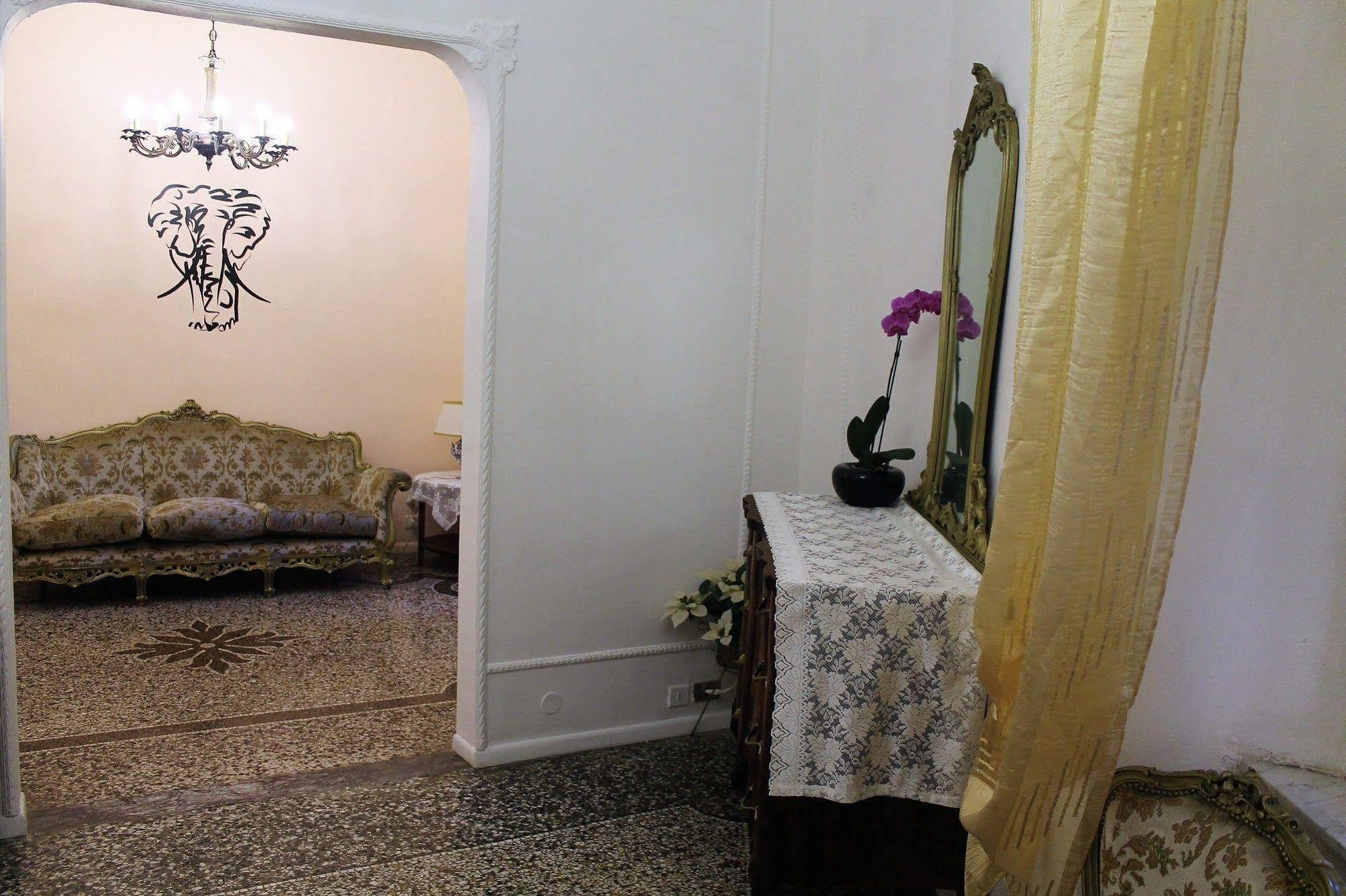 Appartamento In Centro Zona Fiera,Davanti Al Galliera Genua Exterior foto
