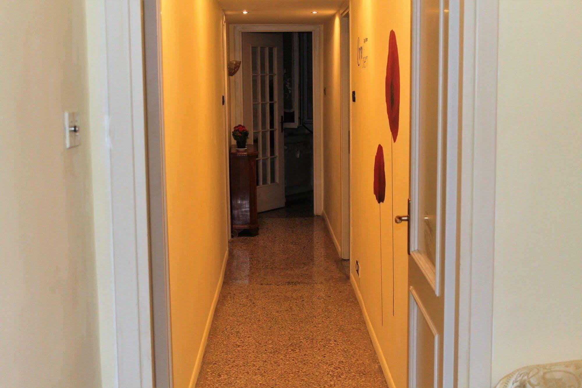 Appartamento In Centro Zona Fiera,Davanti Al Galliera Genua Exterior foto