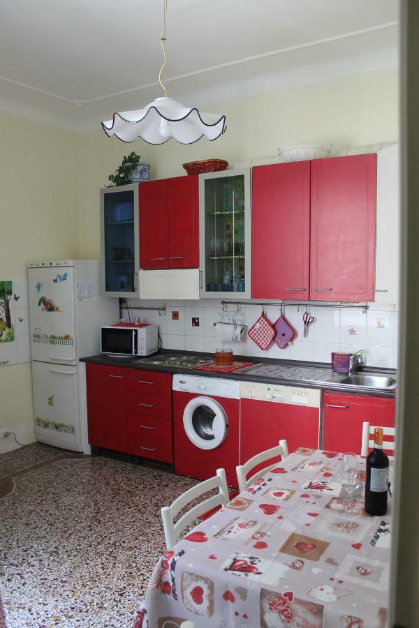 Appartamento In Centro Zona Fiera,Davanti Al Galliera Genua Exterior foto